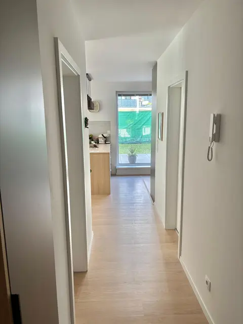 Chodba s pohľadom do kuchyne